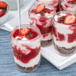 Erdbeer-Dessert im Glas